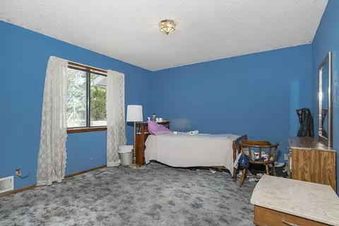 Bedroom - 300 Work Ln, Grants Pass, OR 97527 photo 3 of 4