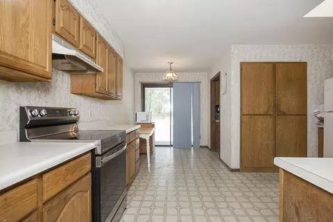 Kitchen - 300 Work Ln, Grants Pass, OR 97527 photo 3 of 3
