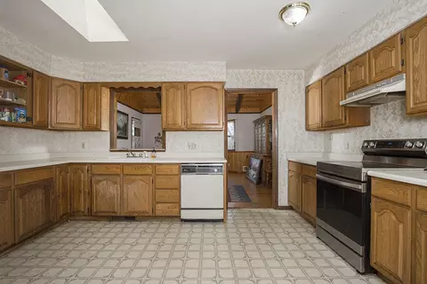 Kitchen - 300 Work Ln, Grants Pass, OR 97527 photo 1 of 3