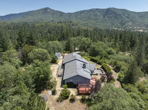 Exterior - 300 Work Ln, Grants Pass, OR 97527 photo 11 of 11
