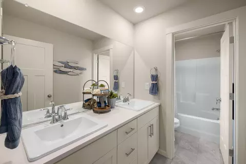 Bath - 63218 NE Carly Ln, Bend, OR 97701 photo 1 of 3