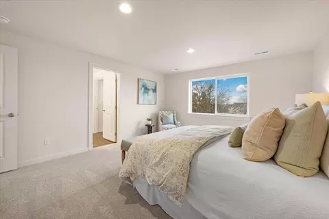 Bedroom - 21503 Oconnor Way, Bend, OR 97701 photo 2 of 4