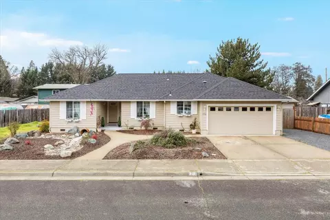 1716 Gardendale Ln, Grants Pass, OR 97527