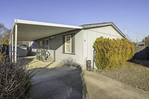 1570 S Peach St #SPC 4, Medford, OR 97501