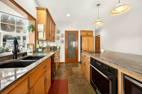 Kitchen - 7555 E Antelope Rd, Eagle Point, OR 97524 photo 5 of 6