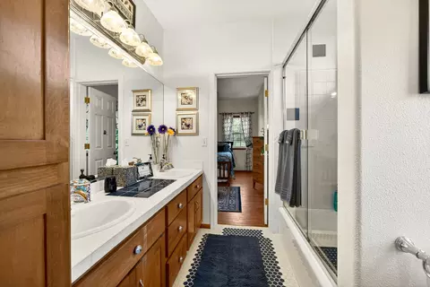 Bath - 7555 E Antelope Rd, Eagle Point, OR 97524 photo 1 of 4