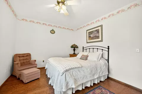 Bedroom - 7555 E Antelope Rd, Eagle Point, OR 97524 photo 2 of 8