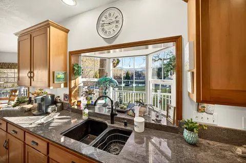Kitchen - 7555 E Antelope Rd, Eagle Point, OR 97524 photo 6 of 6