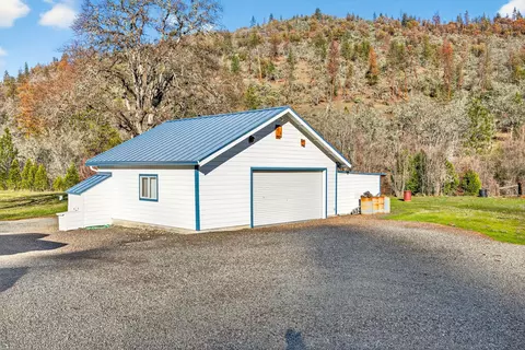 Exterior - 7555 E Antelope Rd, Eagle Point, OR 97524 photo 9 of 15