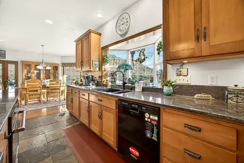 Kitchen - 7555 E Antelope Rd, Eagle Point, OR 97524 photo 2 of 6