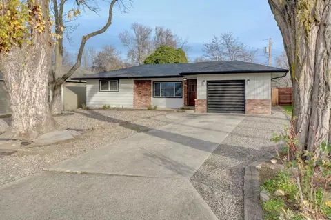 209 Chestnut St, Medford, OR 97501