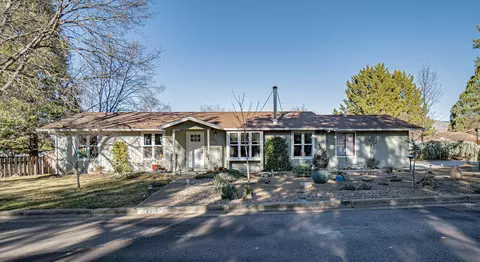 2015 Mae St, Ashland, OR 97520