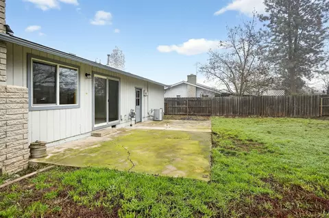 Exterior - 105 Houston Rd, Phoenix, OR 97535 photo 8 of 10