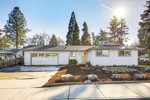 105 Houston Rd, Phoenix, OR 97535