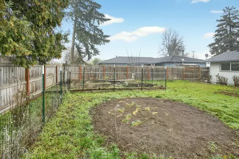 Exterior - 105 Houston Rd, Phoenix, OR 97535 photo 9 of 10