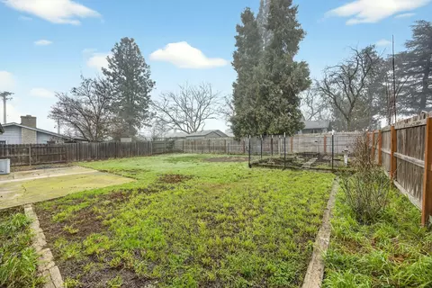 Exterior - 105 Houston Rd, Phoenix, OR 97535 photo 5 of 10