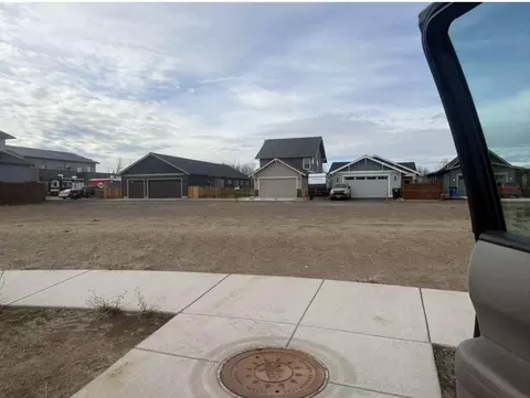 863 NW 18th Ct #117, Redmond, OR 97756