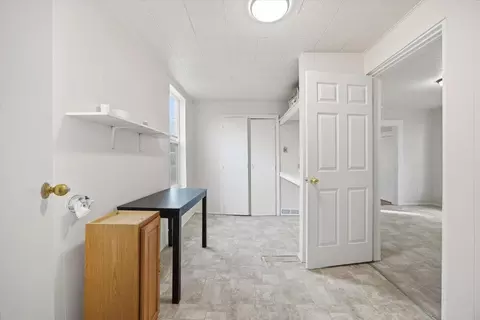 Entry Way - 606 SW 2nd St, Pendleton, OR 97801 photo 2 of 5