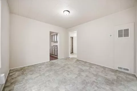 Living - 606 SW 2nd St, Pendleton, OR 97801 photo 3 of 4