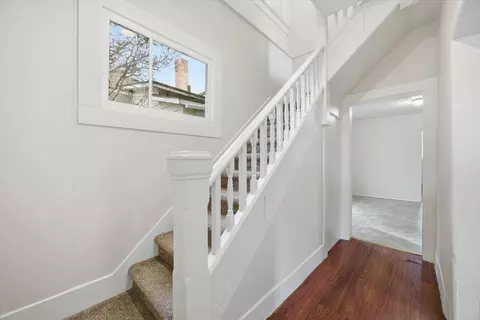 Entry Way - 606 SW 2nd St, Pendleton, OR 97801 photo 3 of 5