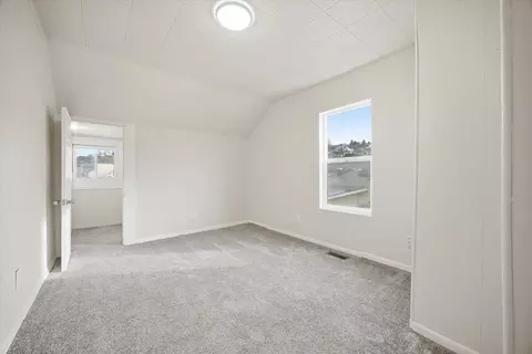 Bedroom - 606 SW 2nd St, Pendleton, OR 97801 photo 3 of 9