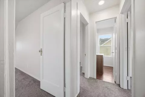 Entry Way - 606 SW 2nd St, Pendleton, OR 97801 photo 4 of 5