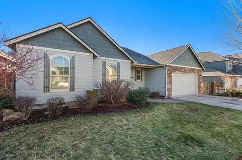 1664 NW Teakwood Ln, Redmond, OR 97756