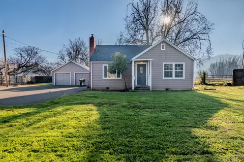 2441 S Stage Rd, Medford, OR 97501