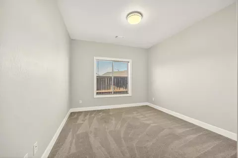 Bedroom - 436 Cheney Loop, Central Point, OR 97502 photo 3 of 4