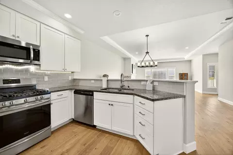 Kitchen - 436 Cheney Loop, Central Point, OR 97502 photo 3 of 3