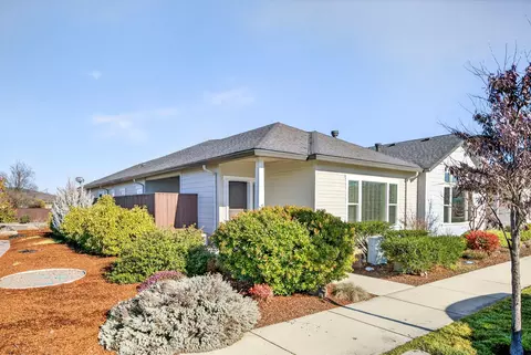 Exterior - 436 Cheney Loop, Central Point, OR 97502 photo 6 of 7