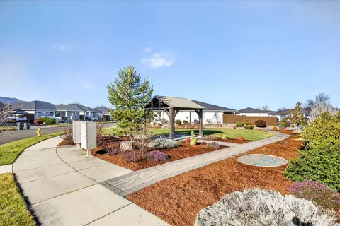 Exterior - 436 Cheney Loop, Central Point, OR 97502 photo 5 of 7