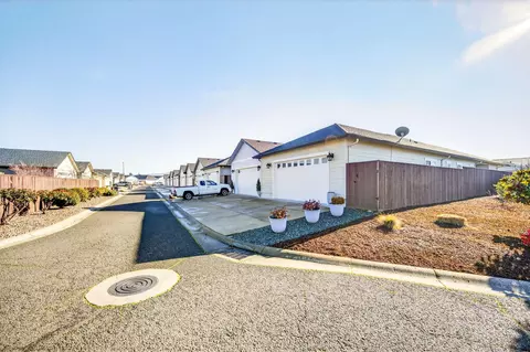 Exterior - 436 Cheney Loop, Central Point, OR 97502 photo 2 of 7