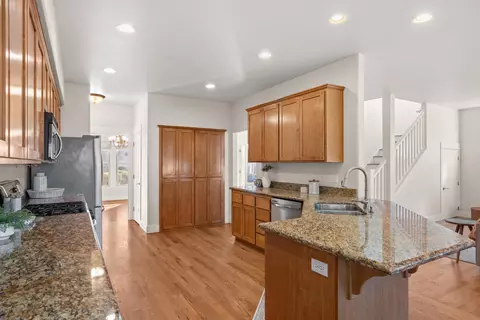 Kitchen - 78 Greenmoor Dr, Eagle Point, OR 97524 photo 2 of 4