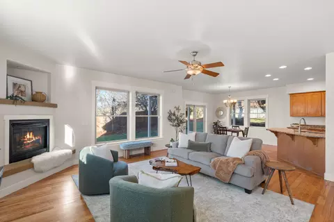 Living - 78 Greenmoor Dr, Eagle Point, OR 97524 photo 3 of 6