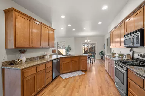 Kitchen - 78 Greenmoor Dr, Eagle Point, OR 97524 photo 4 of 4