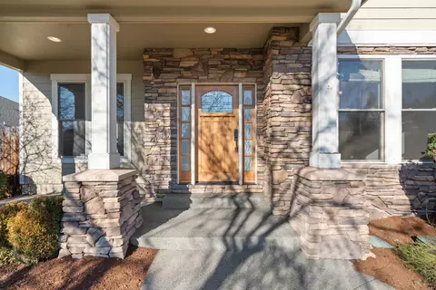 Entry Way - 78 Greenmoor Dr, Eagle Point, OR 97524 photo 1 of 4
