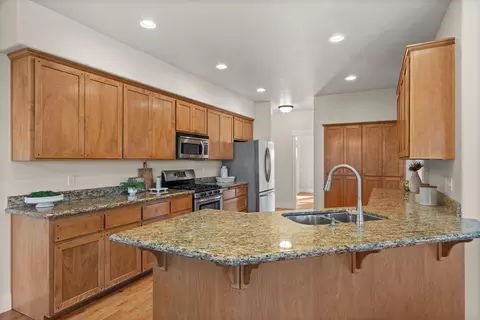 Kitchen - 78 Greenmoor Dr, Eagle Point, OR 97524 photo 1 of 4