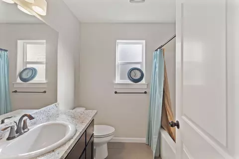 Bath - 110 Linton Way, Eagle Point, OR 97524 photo 4 of 4