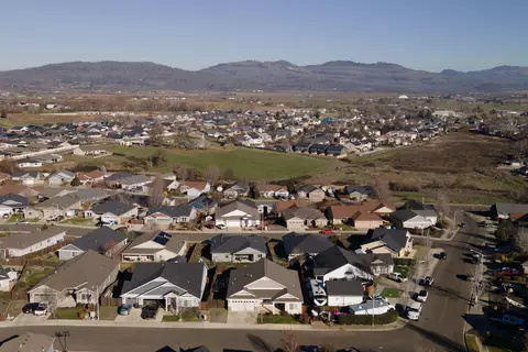 View/Area - 110 Linton Way, Eagle Point, OR 97524 photo 3 of 5