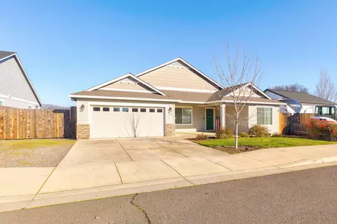 Exterior - 110 Linton Way, Eagle Point, OR 97524 photo 2 of 13