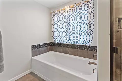 Bath - 110 Linton Way, Eagle Point, OR 97524 photo 3 of 4