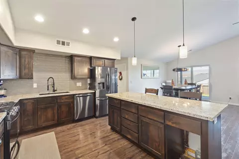 Kitchen - 110 Linton Way, Eagle Point, OR 97524 photo 3 of 3