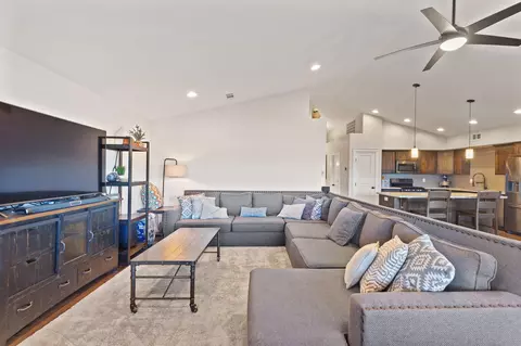 Living - 110 Linton Way, Eagle Point, OR 97524 photo 1 of 3
