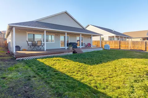 Exterior - 110 Linton Way, Eagle Point, OR 97524 photo 5 of 13