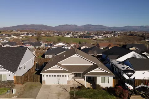 View/Area - 110 Linton Way, Eagle Point, OR 97524 photo 5 of 5