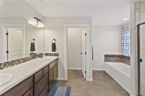 Bath - 110 Linton Way, Eagle Point, OR 97524 photo 1 of 4