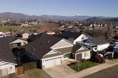 View/Area - 110 Linton Way, Eagle Point, OR 97524 photo 1 of 5