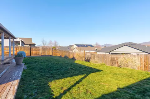 Exterior - 110 Linton Way, Eagle Point, OR 97524 photo 9 of 13