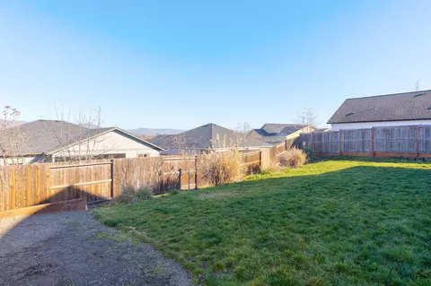 Exterior - 110 Linton Way, Eagle Point, OR 97524 photo 11 of 13